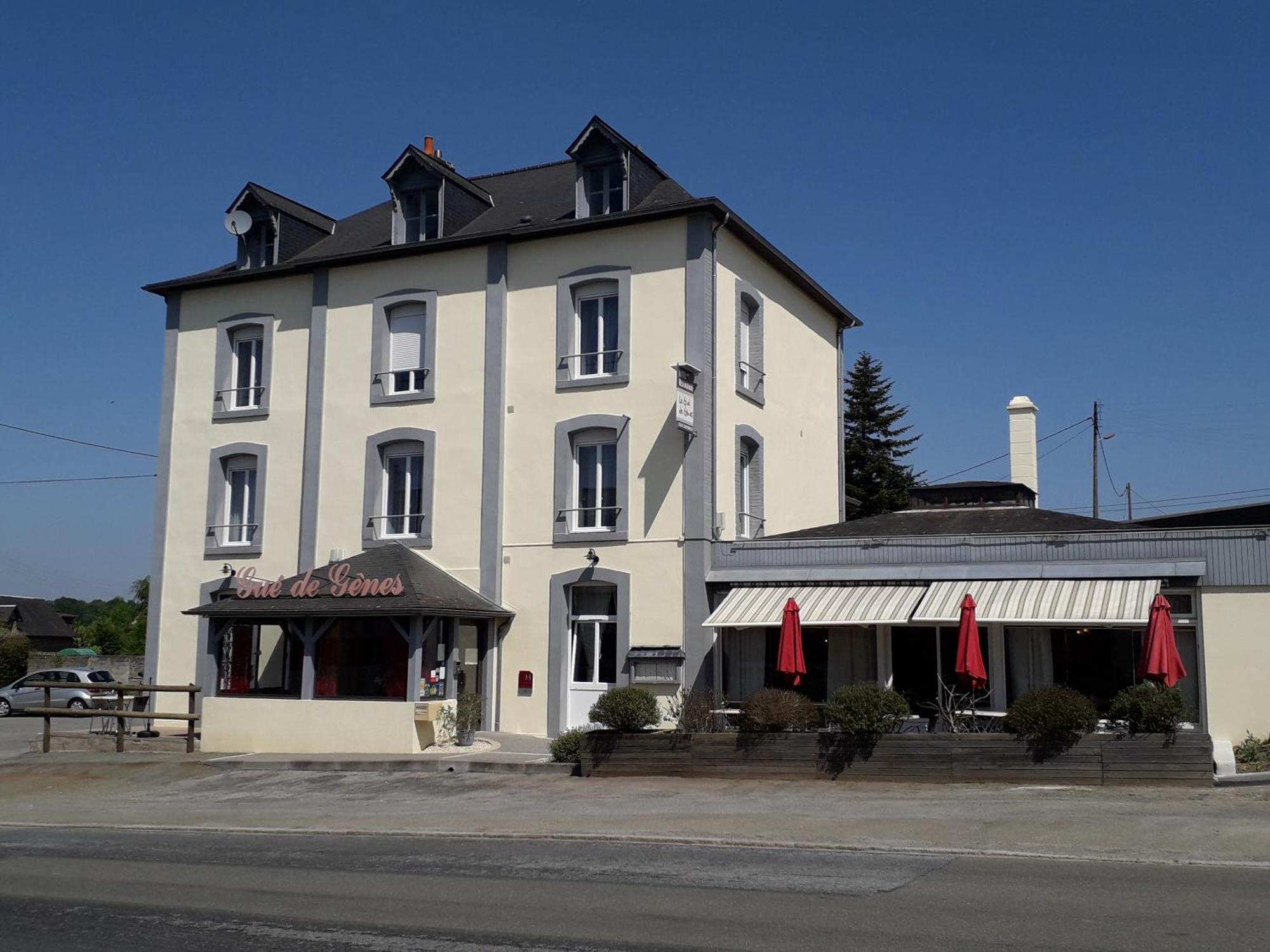 Le Gue De Genes Hotell Ambrieres Les Vallees Eksteriør bilde